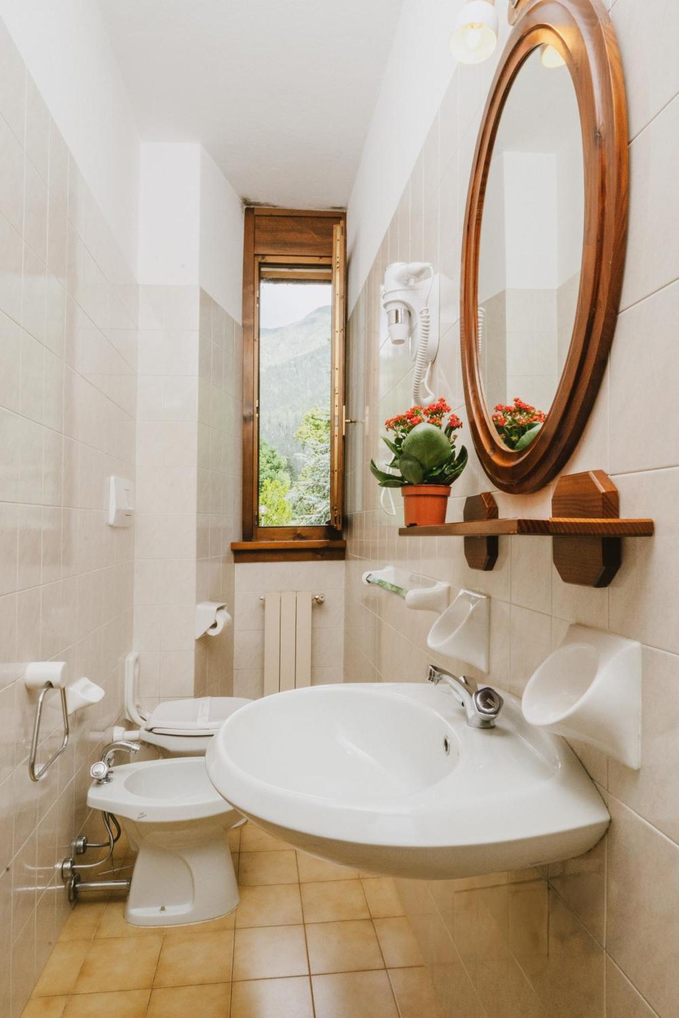 Villa Luzzago Ponte Di Legno Room photo